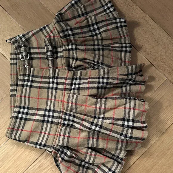 Burberry skirt - Picture 1 of 6